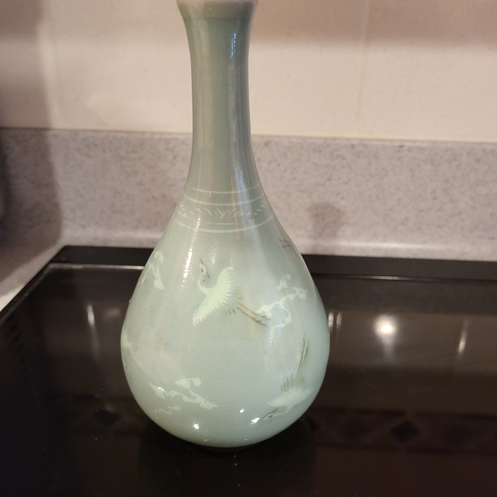 Antique Celadon Korean "Thousand Cranes" 6 1/4" Vase Signed